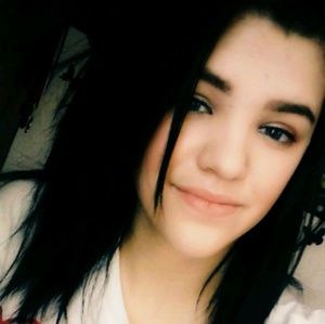 Meet your Posher, Kendra